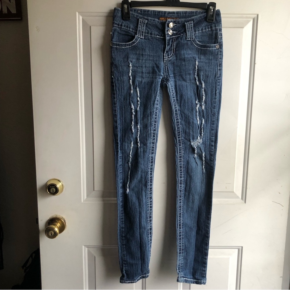🌟 3/$15 Classic Blue distressed jeans size 3
